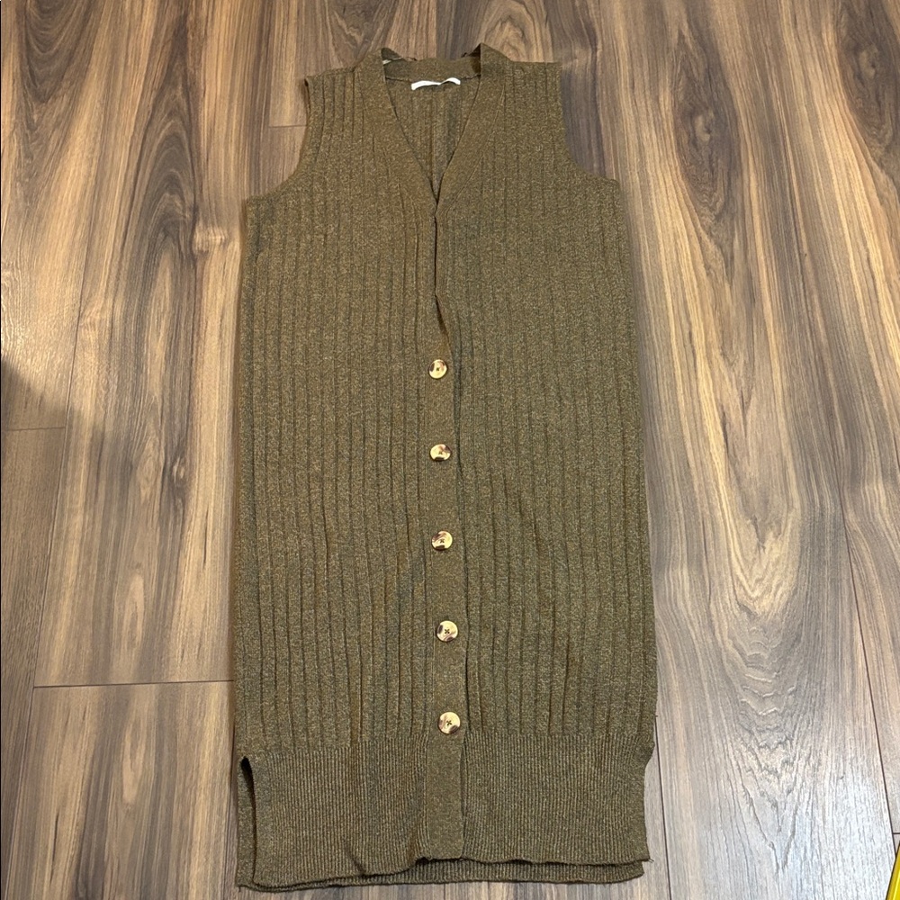 EUC Sleeveless moss green Sweater Vest size M